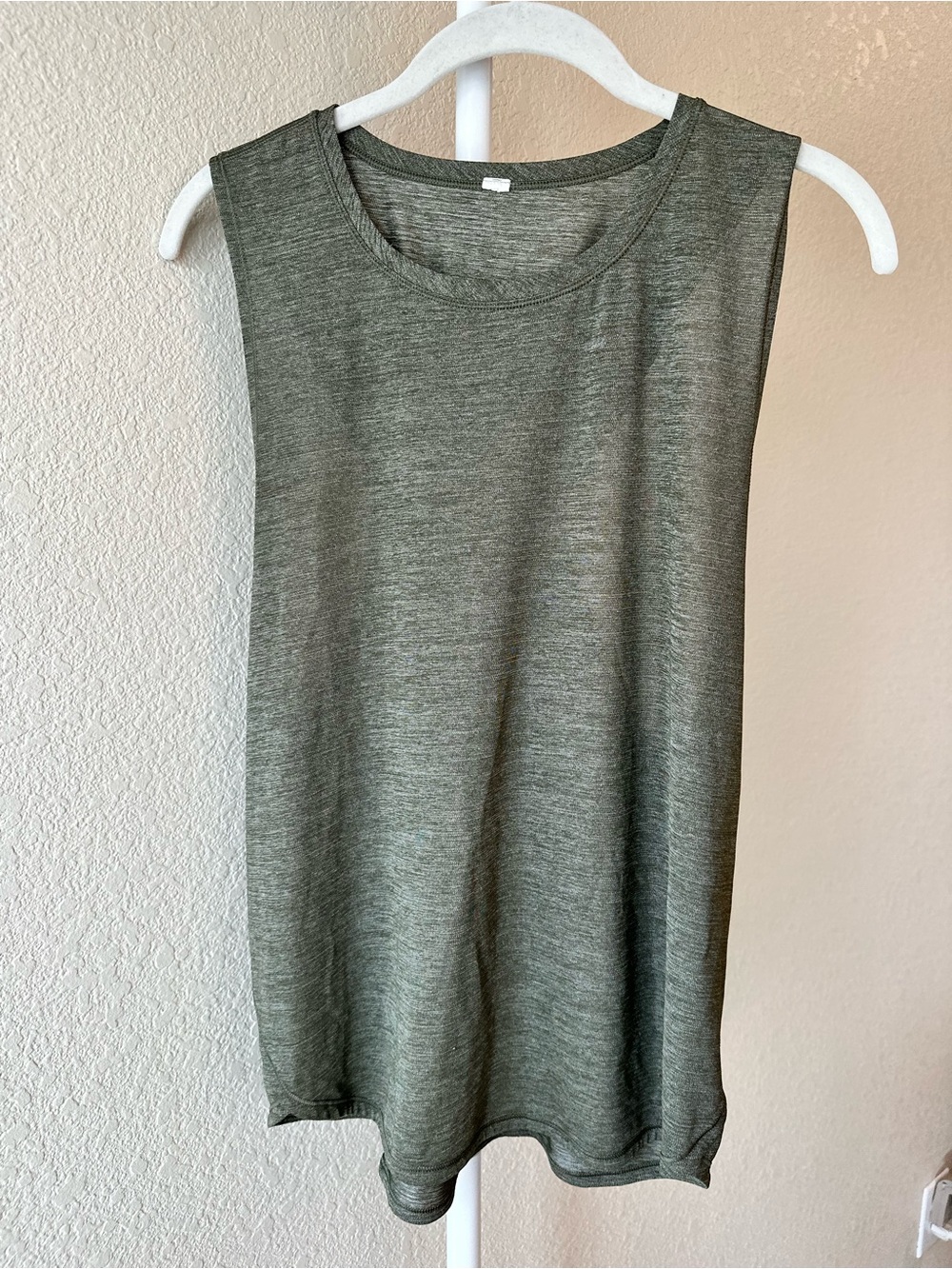Lululemon Var-city muscle tank cinched back olive green size 6